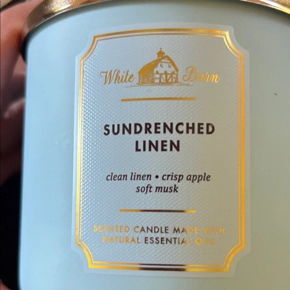 White Barn Sundrenched Linen Candle in Soft Blue - Picture 4 of 4